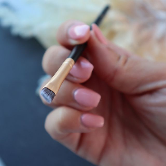 235 Angled Brow, Liner and Eyeshadow Brush 235 Angled Brow, Liner and Eyeshadow Brush